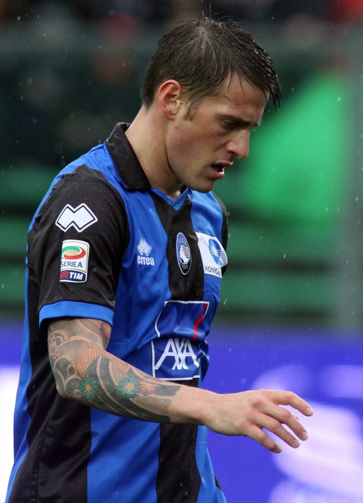 Guardia di Finanza nelle sedi di Atalanta e AlbinoLeffe. Nel mirino anche il contratto di Denis