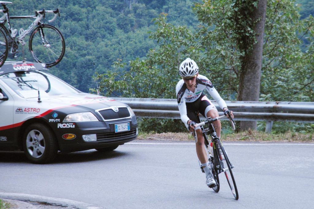 Ciclismo, Gianfranco Zilioli vince la Cronoscalata ai Prati di Caregno