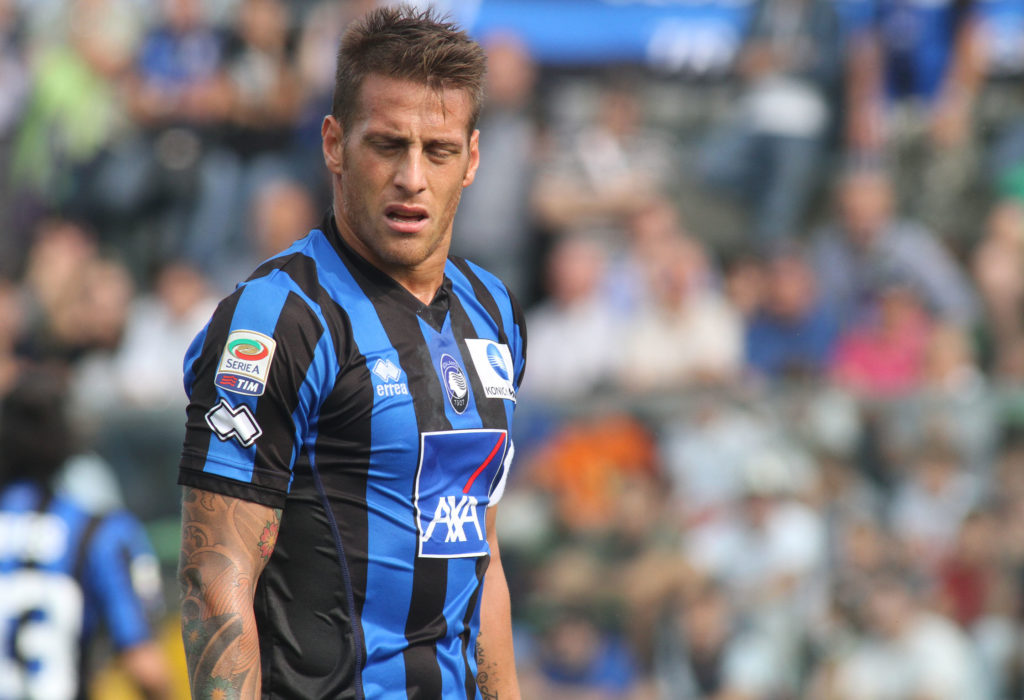 Con quella faccia un po’ così, quell’espressione un po’ così, l’Atalanta stasera gioca a Parma