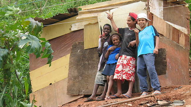 Speciale Mondiali in regalo col Bergamo & Sport in edicola. L’altro volto del Brasile: le cattedrali del futebol attorniate da miseria ed emarginazione