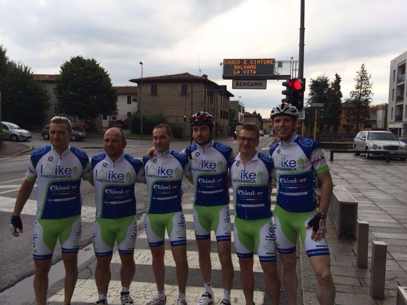 La splendida avventura dei sei ragazzi bergamaschi che vanno in bici fino a Roma per incontrare Papa Francesco