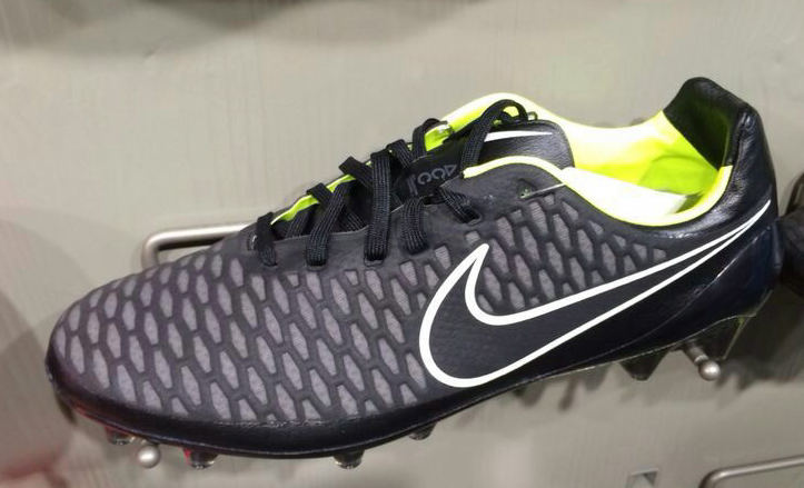 Il Loreto visto da dentro lo spogliatoio, quattordicesima puntata: tra Adidas Copa Mundial, Diadora nere, Nike Magista e Puma viola