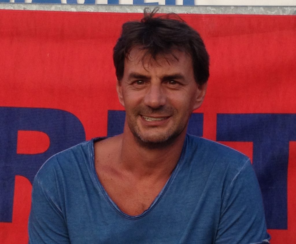 Il Loreto visto da dentro lo spogliatoio, quindicesima puntata. “Guardalo l’allenatore da cinquant’anni appresso a un pallone”