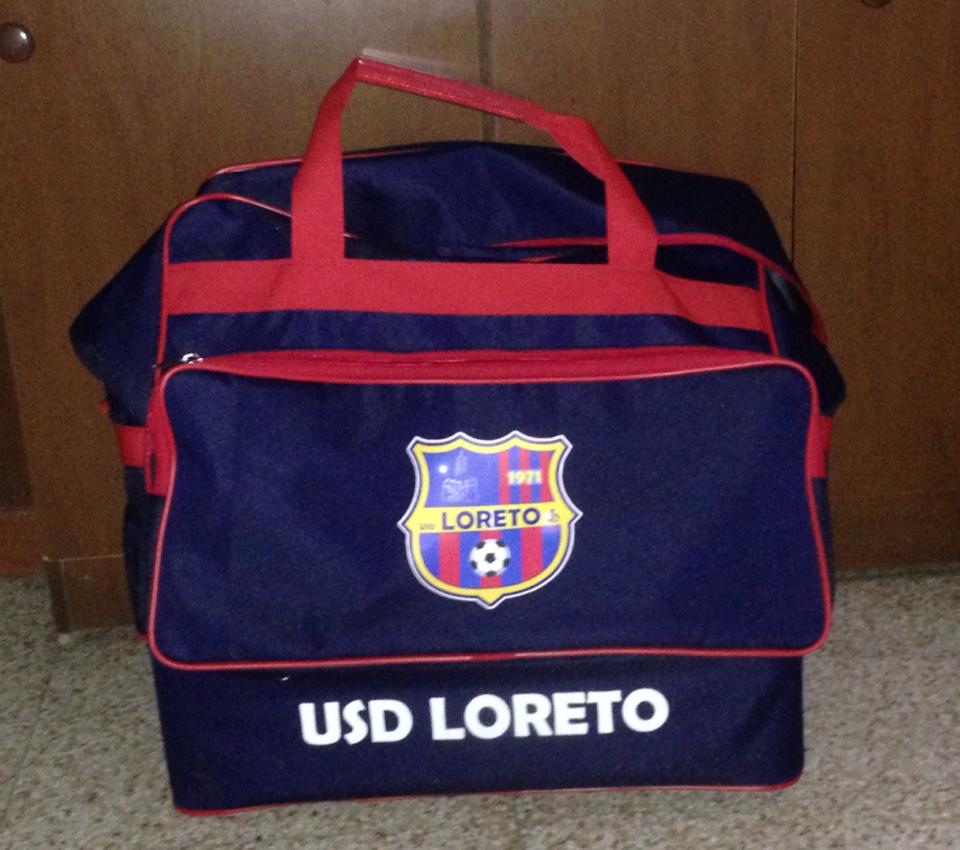 Il Loreto visto da dentro lo spogliatoio, diciannovesima puntata. L’ebbrezza che dà la consegna della borsa, delle tute, del kway e del completo estivo