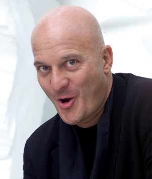 Claudio Bisio al Creberg con “Father and son”. Risate e pensieri, spettacolo imperdibile