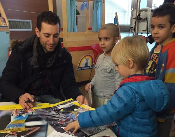 Il grande cuore di Nibali. La sua maglia gialla ai bambini ricoverati all’ospedale Papa Giovanni XXIII