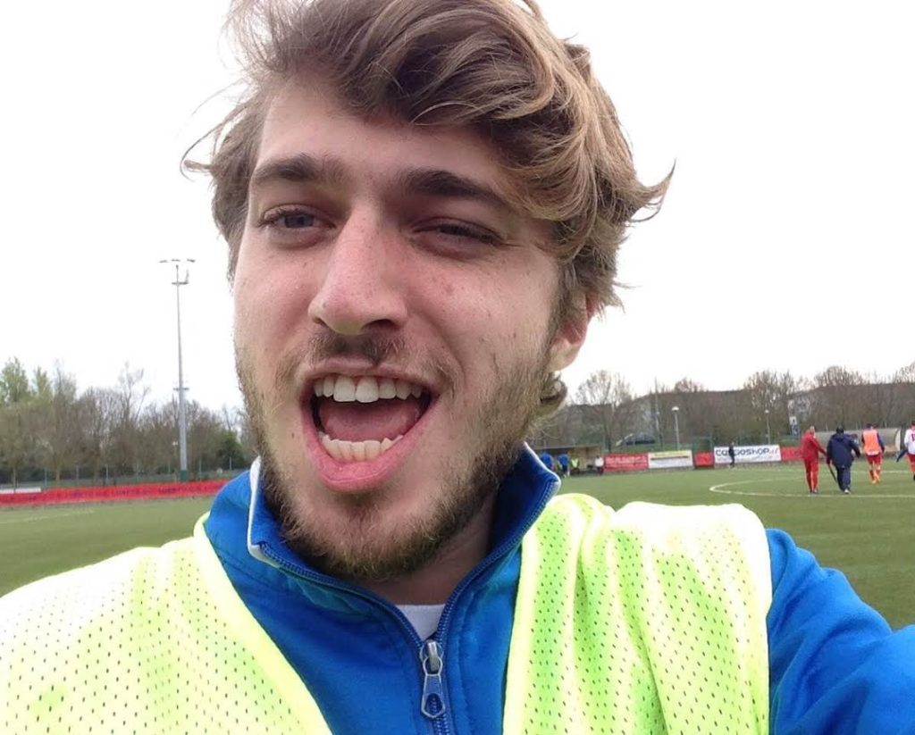 Il Loreto visto da dentro lo spogliatoio. Beppe la mette, un gol speciale per l’emblema del gruppo rossoblù