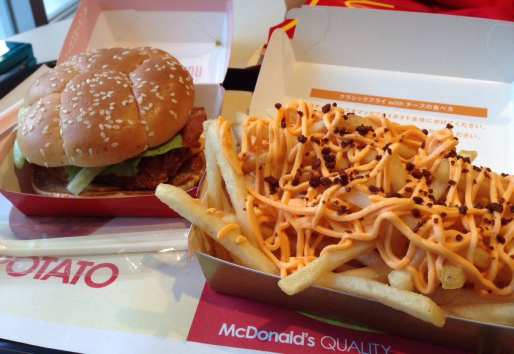 Mia moglie è entrata nel misticismo new age. Io e i miei figli da Mc Donald’s. E nel disastro