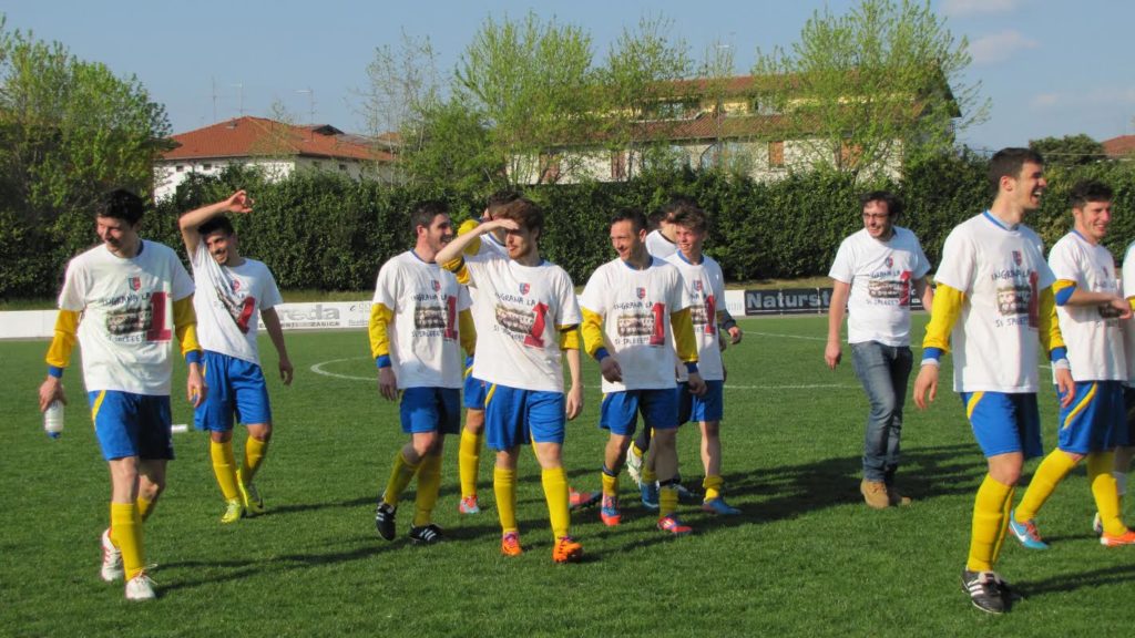 Il Loreto visto da dentro lo spogliatoio. I ragazzi dell’Uso Zanica?  Vincenti e simpatici