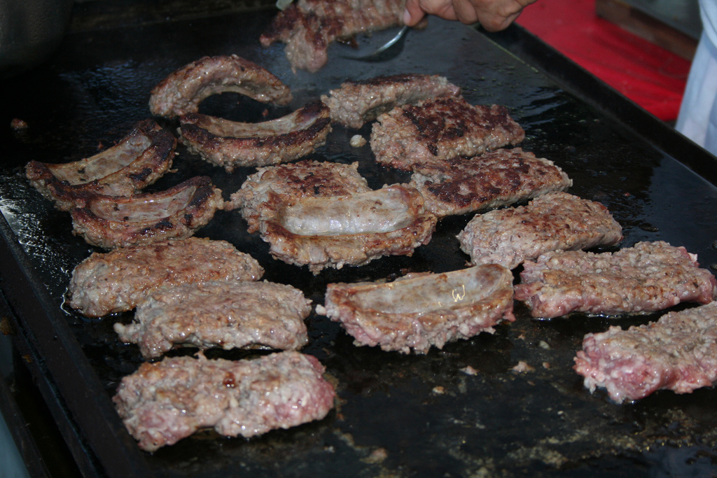 Facciamo chiarezza sull’Expo. Scordatevi salamelle annegate nell’olio, polpettine giganti coi piselli, pizza al tonno stagionato che sa di topina
