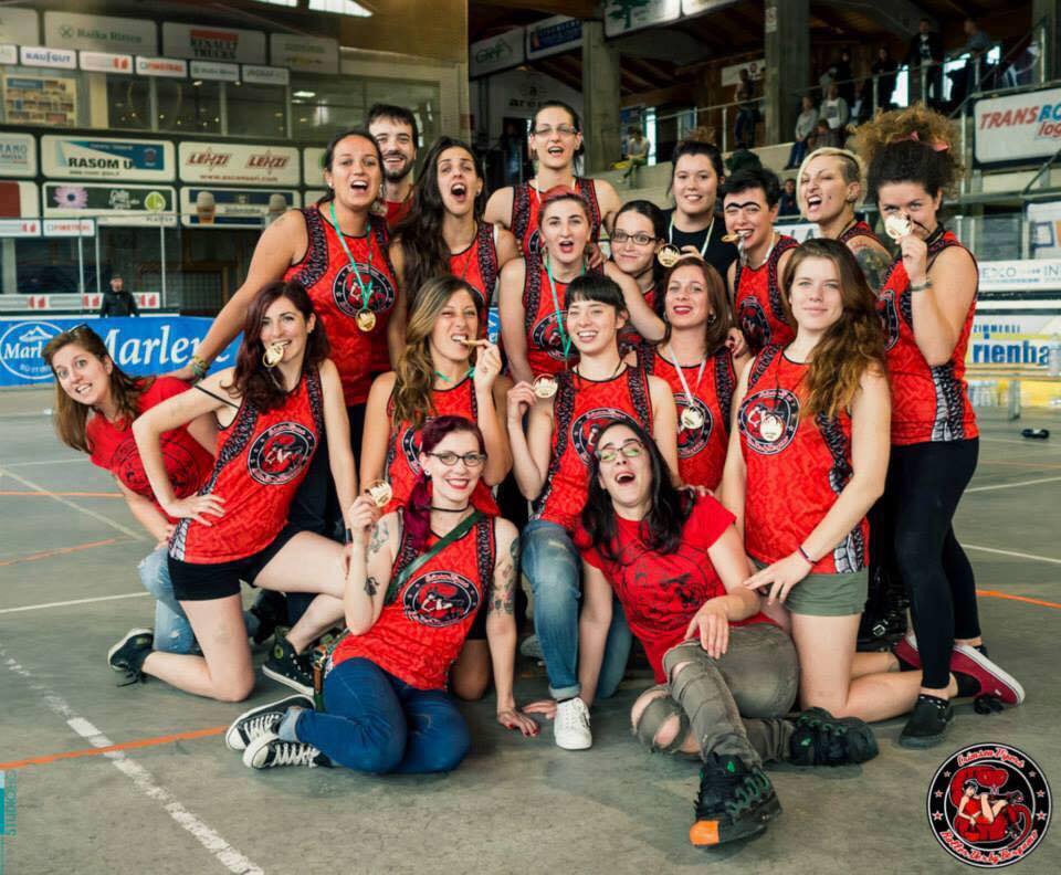 Roller derby, le Crimson Vipers in azione all’Italcementi. In memoria di Yara