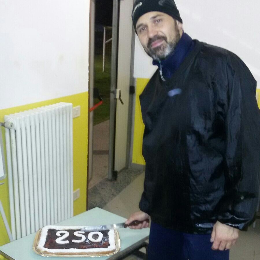 Campioni del nostro calcio. Sipario alzato su Franco Forlani, bomberone dell’Issese. Applausi per i 252 gol in carriera