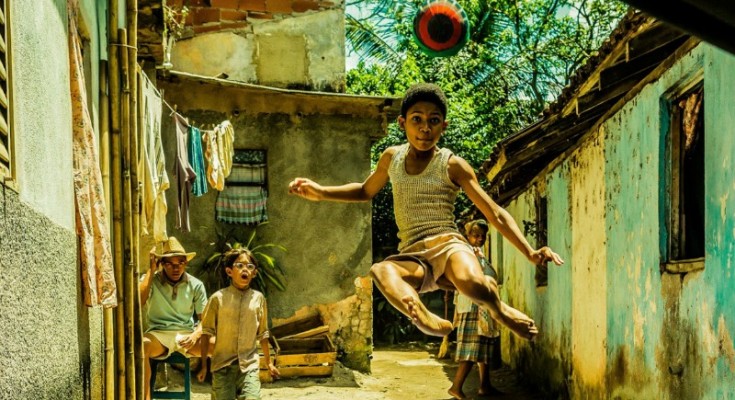 I pulcini gialli del Villa, la guerra atomica, il film su Pelé, quello su Amy Winehouse e il dovere di noi che siamo padri