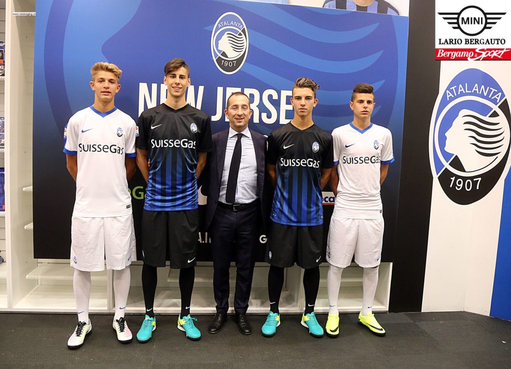 Le nuove maglie dell’Atalanta: molto nero nella prima, bannata la terza