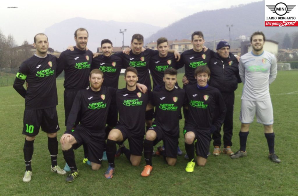 IN EDICOLA – Nuova Valcavallina spettacolo contro l’Accademia Valseriana. E capitan Dossena incanta