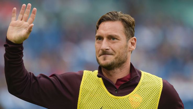 Dalla parte di Totti, che soffre come un cane a stare in panchina, la cosa peggiore che può capitare a chi fa il calciatore