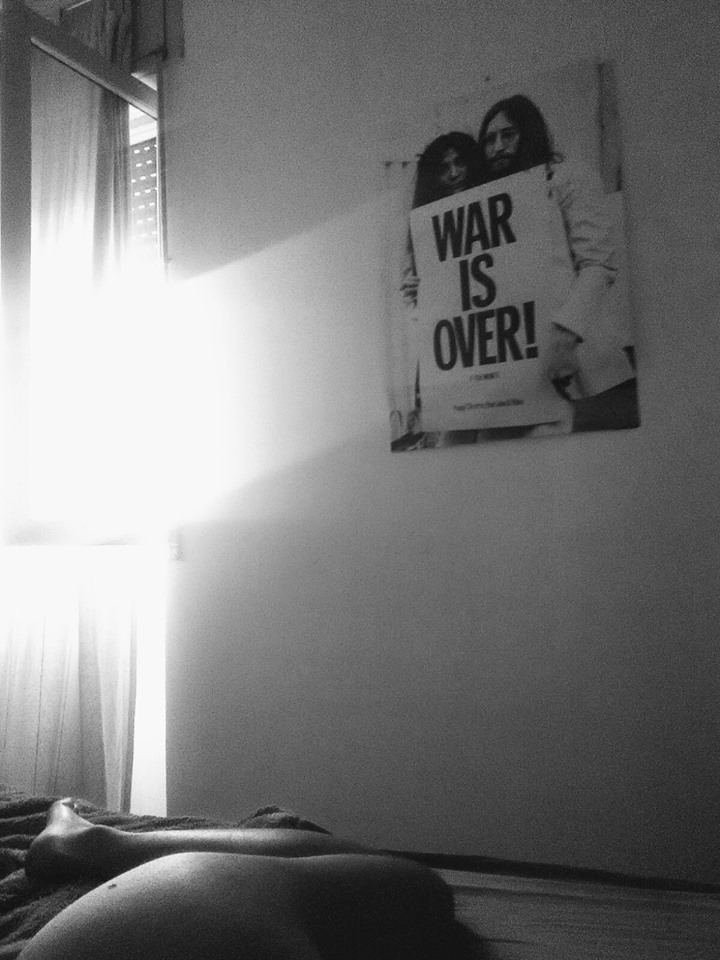 Mi sono sentito abbandonato e allora mi sono messo a cercare quel che avevo perso. Ho ritrovato la mia Panda, il silenzio dell’Adda, Marco Neri, i Maledetti, i miei figli, John Lennon e cinque bellissimi ricordi. E’ una caccia al tesoro, devo ritrovare altre trentanove cose smarrite in questi mesi. Vi dirò come va