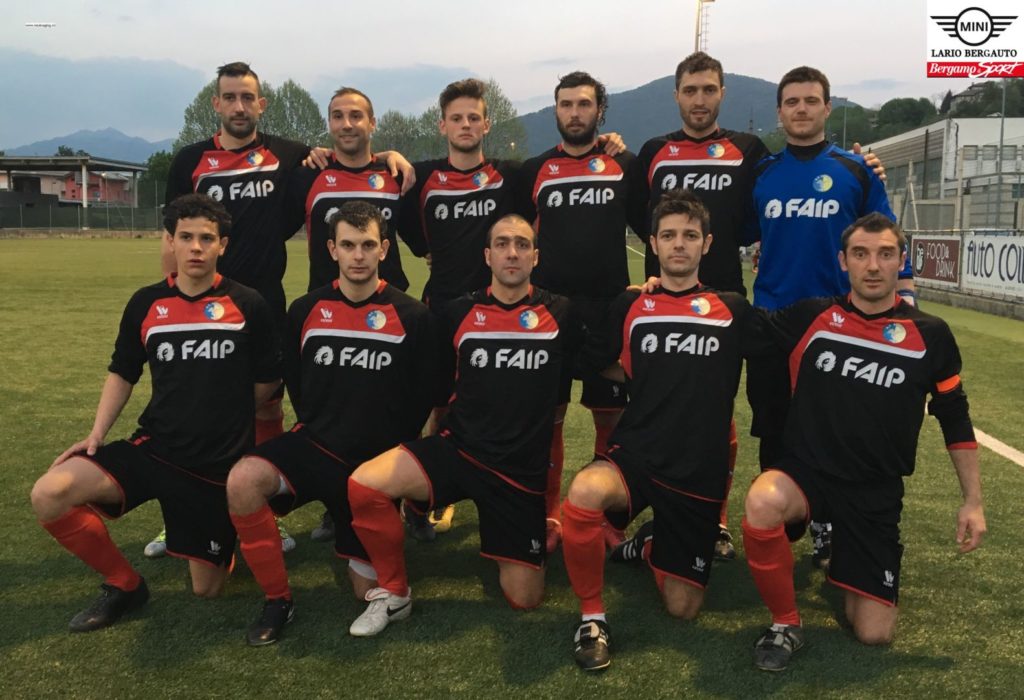 Seconda. Forza Nuova Selvino. I mitici ragazzi di mister Carobbio si giocano la Coppa Lombardia contro La Sportiva. Serve a poco, i gialloblù sono infatti già in Prima!