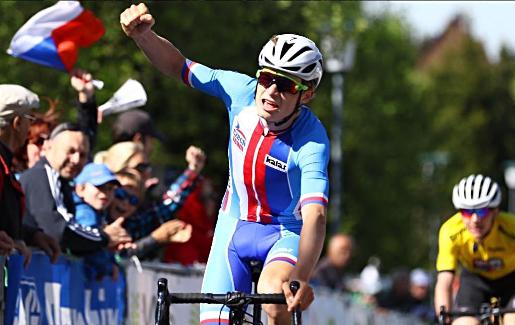 Karel Vacek vince alla Corsa della Pace. Allievi scatenati in Repubblica Ceca: esulta Giorgio Cometti