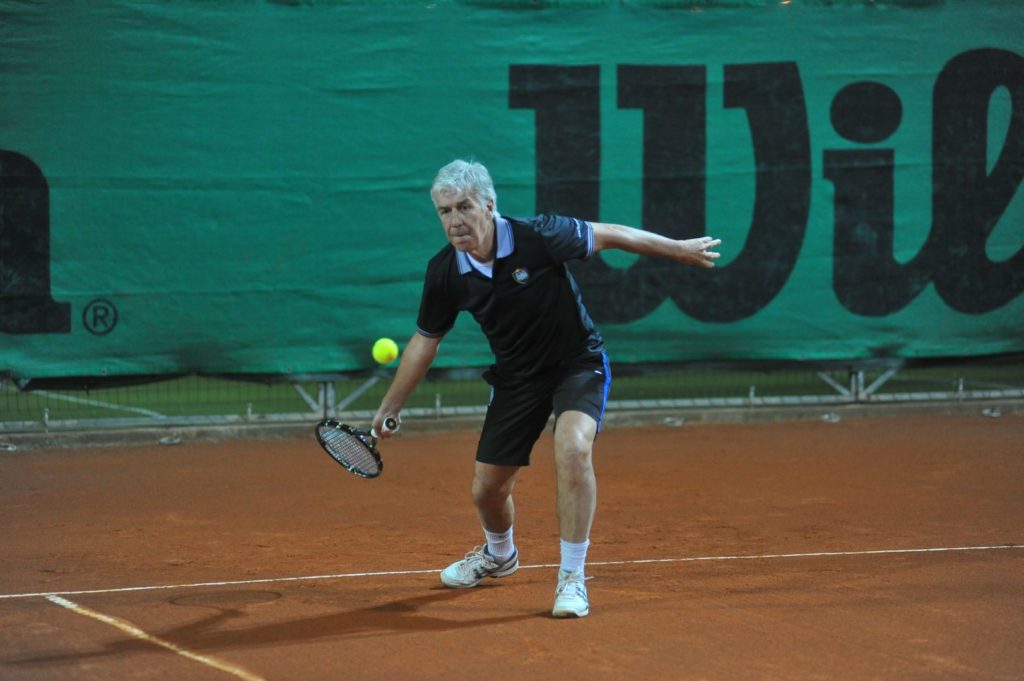 TENNIS 2018, Gian Piero Gasperini premiato da Giovanni Licini e dal suo staff. L’omaggio al mister d’Europa