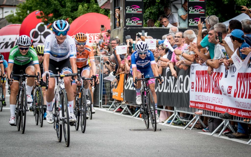 Giro Rosa: Maria Giulia Confalonieri è settima a Omegna, Consonni arriva al traguardo, ma oggi non partirà a causa di una piccola frattura al gomito