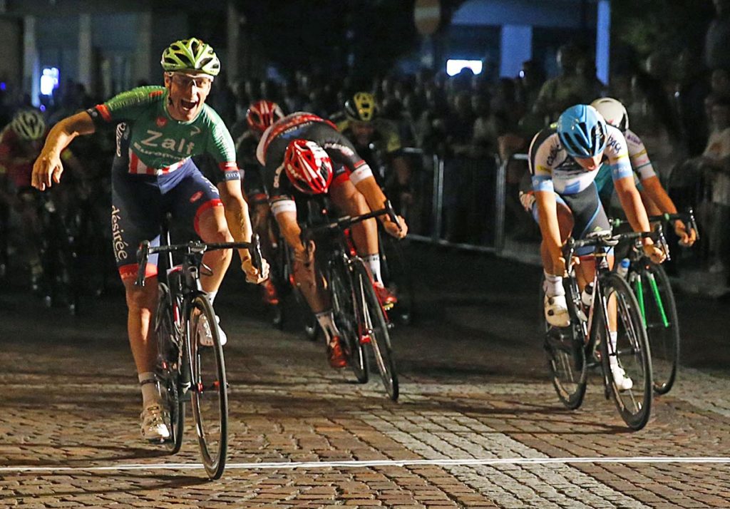 Enrico Zanoncello del Team Colpack secondo nella Notturna di Osio Sotto