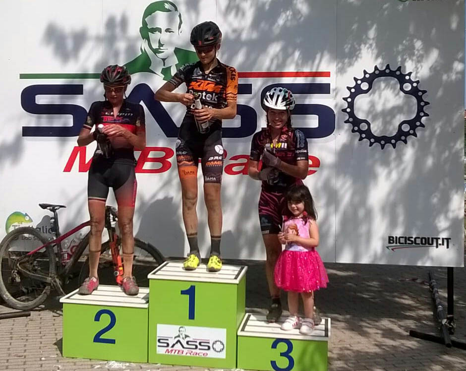 Gs Massì Supermercati: Simona Mazzucotelli terza alla Sasso MTB Race. Roberto Pasta terzo ad Arcore