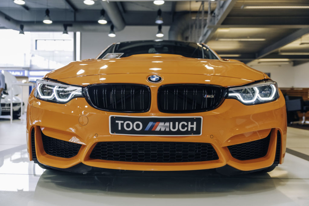 Lario Bergauto, l’Aperitivo Too Much con due ospiti speciali: la BMW M4 Cabrio Green e la BMW M3 Orange