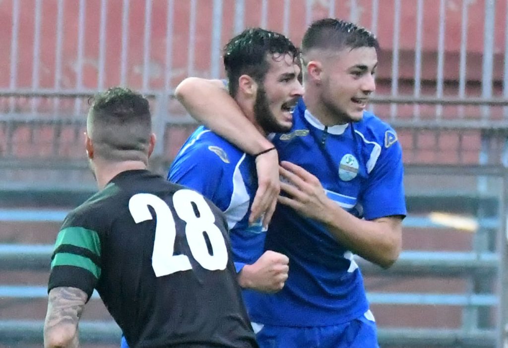 Primo piano. La fenomenale linea verde del Pontisola, illuminato ieri dall’estro di Andrea Capelli, talento classe 1999 dalla classe cristallina, giocatore straordinariamente moderno