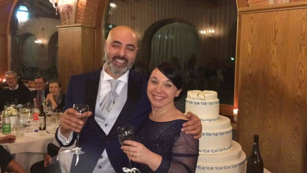 La Moni si sposa. Le felicitazioni della Redazione, ubriaca al matrimonio