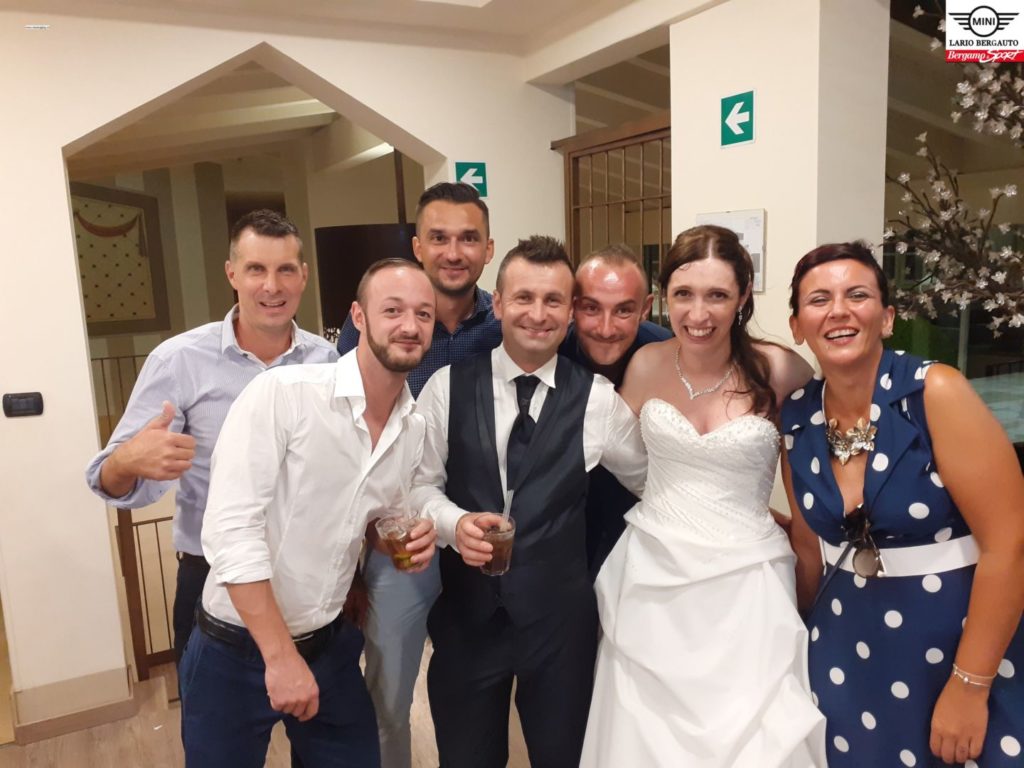 Atletico Sarnico, il ds Danesi va… in Ferrari. Viva gli sposi!