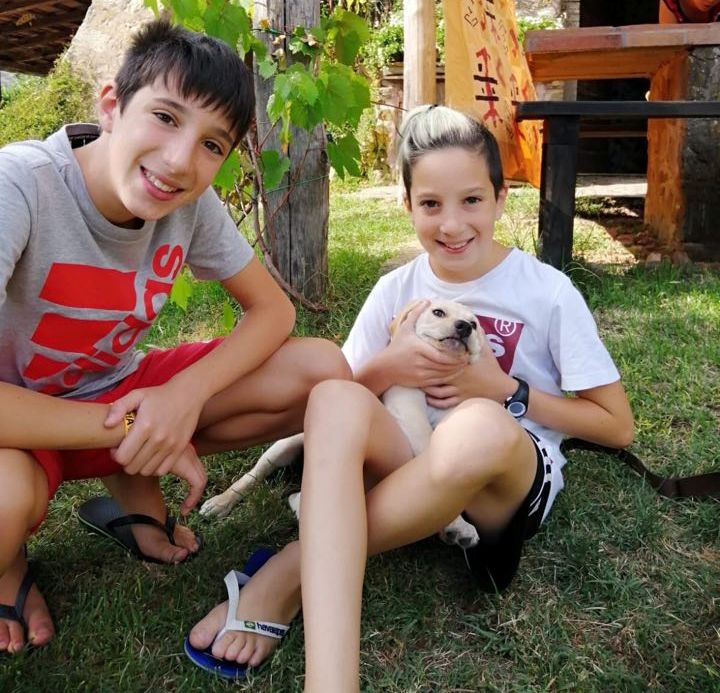 Faccio politica: mi batto contro telefonini e computer portando i miei figli e i loro amici a fare il bagno e a giocare a pallone a Pradalunga