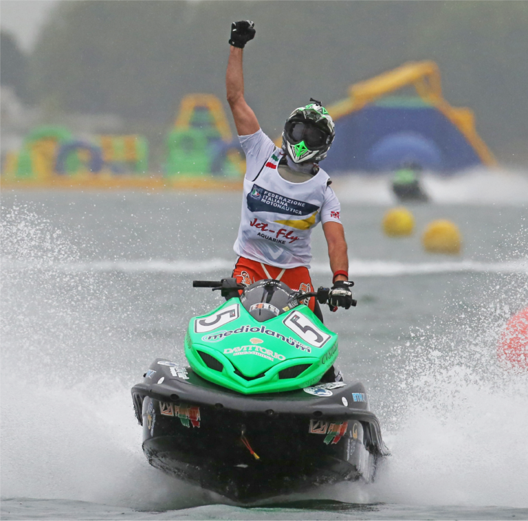 Campionato italiano moto acqua 2019  Cadei vince il GP CITTÀ DI NAPOLI. Cadei Campione Italiano 2019