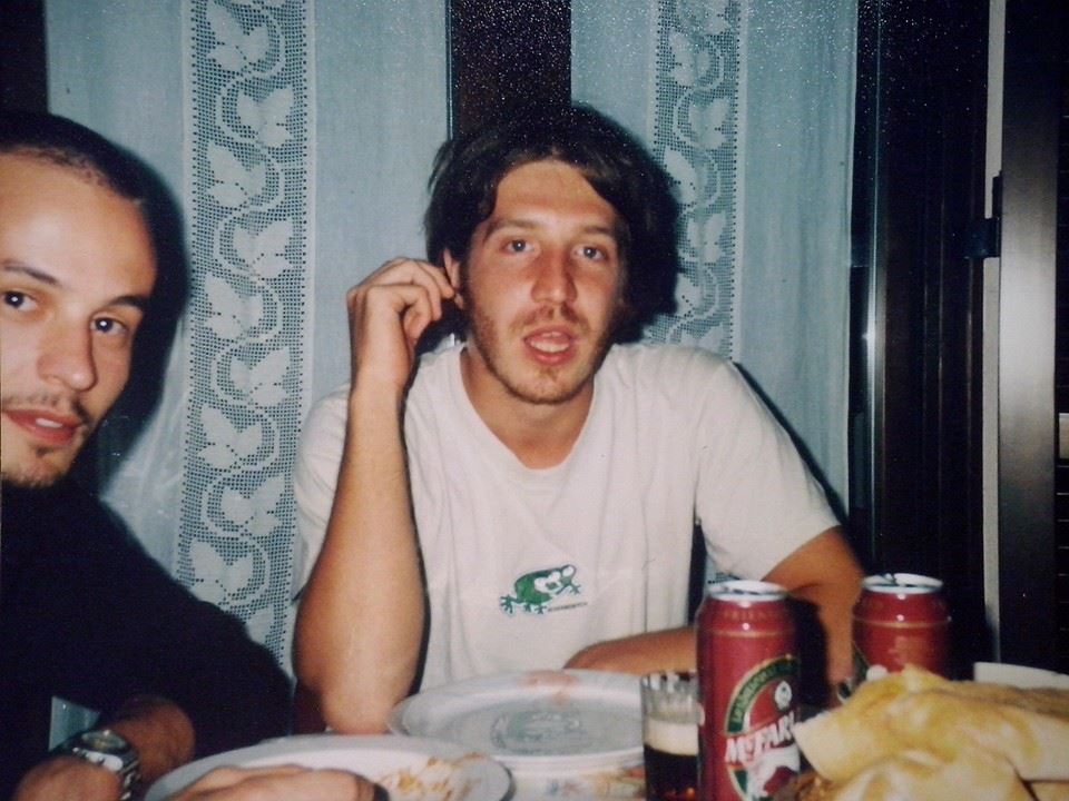 Sono sempre stato poco intelligente, un demente al Liceo soprattutto in matematica. Ora invece mi sento un genio perché sono contro le guerre, il razzismo e la violenza sulle donne