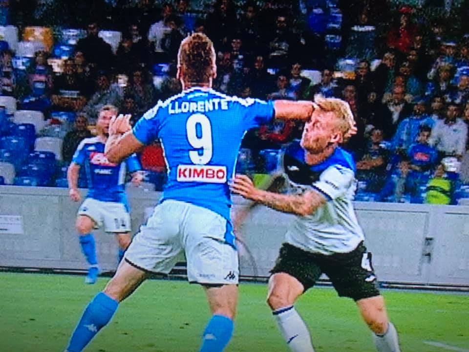 De Laurentiis dà i numeri: “Il calcio è morto”. Papu e Gasp in coro: “E’ Llorente che fa fallo”