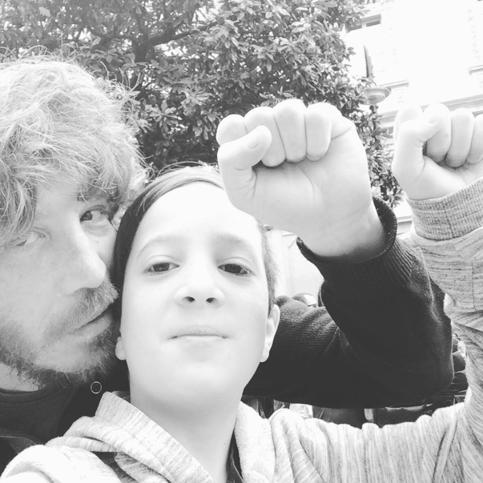 La politica come un gioco tutto da ridere, l’insegnamento di Marco e Valeria, i miei, ora passato a Vinicio e Zeno, i miei