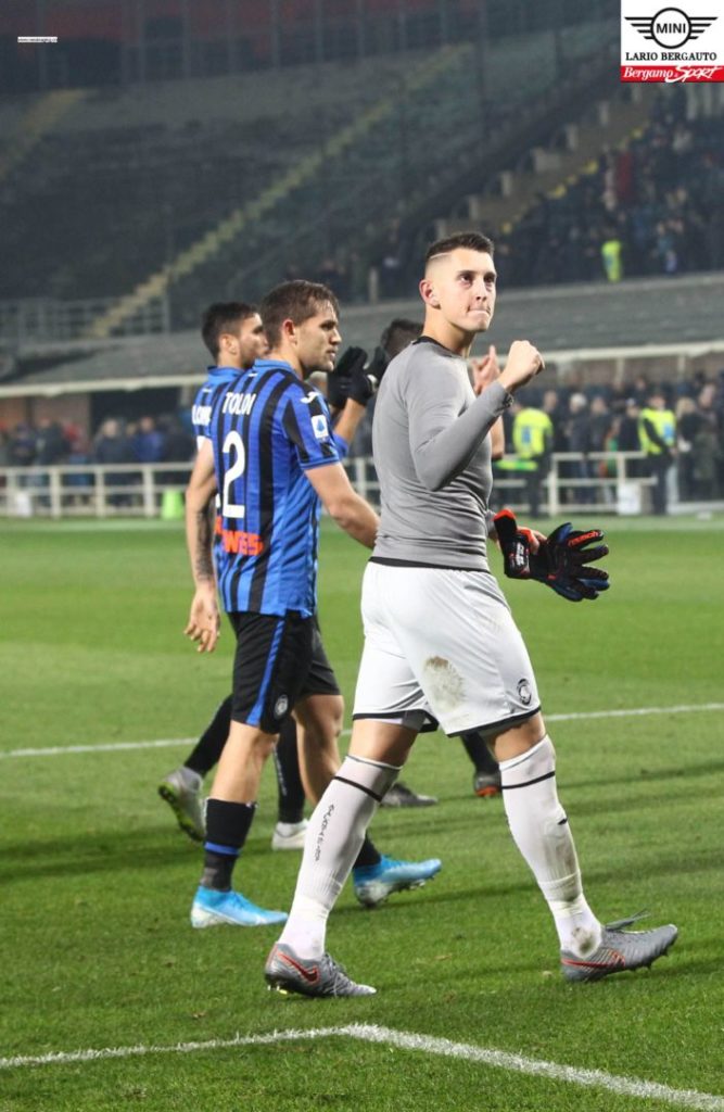 Gollini, guantoni per mettere ko il Coronavirus