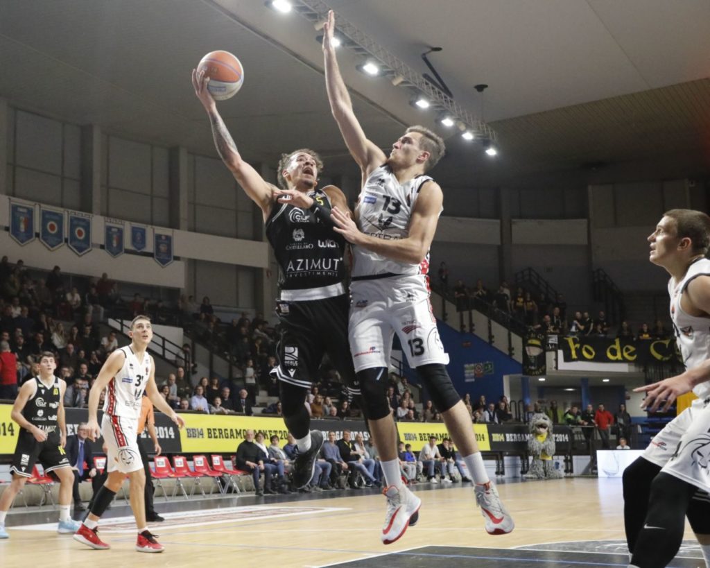 Bergamo Basket battuto a Roma 74-85. Un Carroll da urlo non basta ai gialloneri