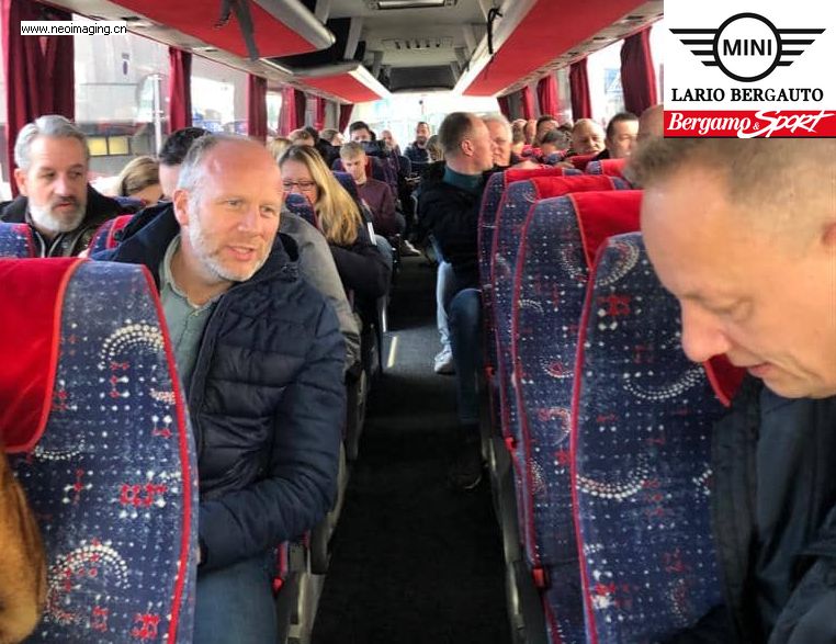 I dirigenti del Football Club Groningen in visita al Gewiss Stadium di Bergamo e accolti dai mitici “Semper in trasferta”