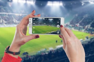 Vita da stadio, dalla magia della radiolina all’immediatezza dello smartphone