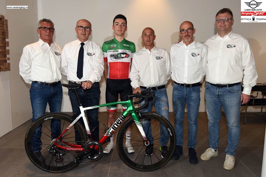 Ciclismo, il tricolore Garofoli e tanti giovani per la nuova stagione del Team LVF