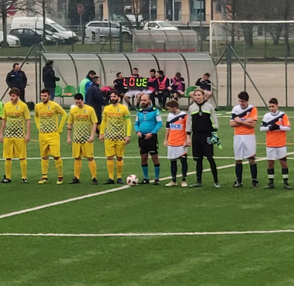 Terza D. Bel gesto della Mario Zanconti. Sul cartellone delle polemiche questa volta compare la scritta “Love”