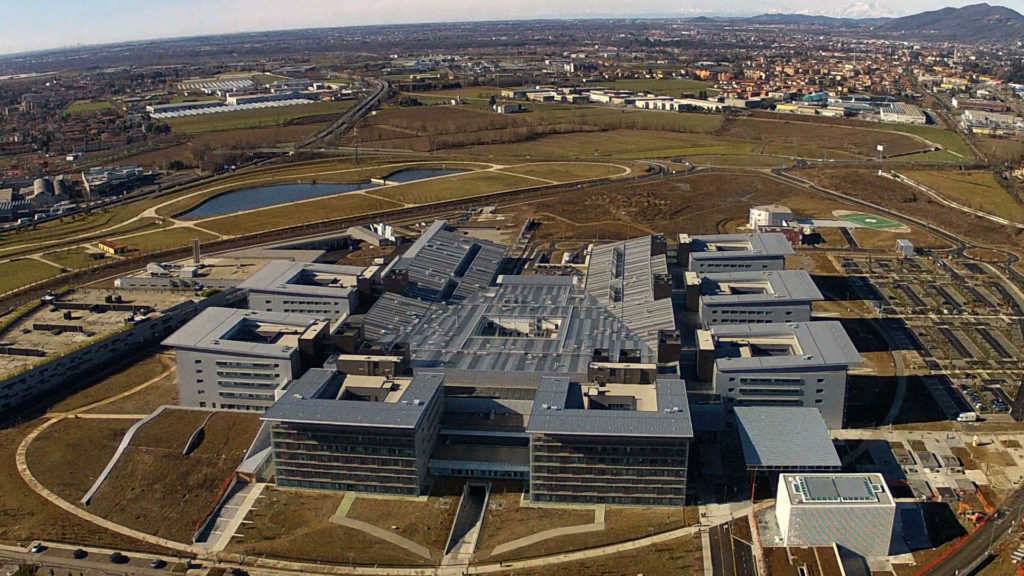 Gli studenti dell’Università di Bergamo raccolgono fondi per il “Papa Giovanni”. Donati già quasi 10mila euro