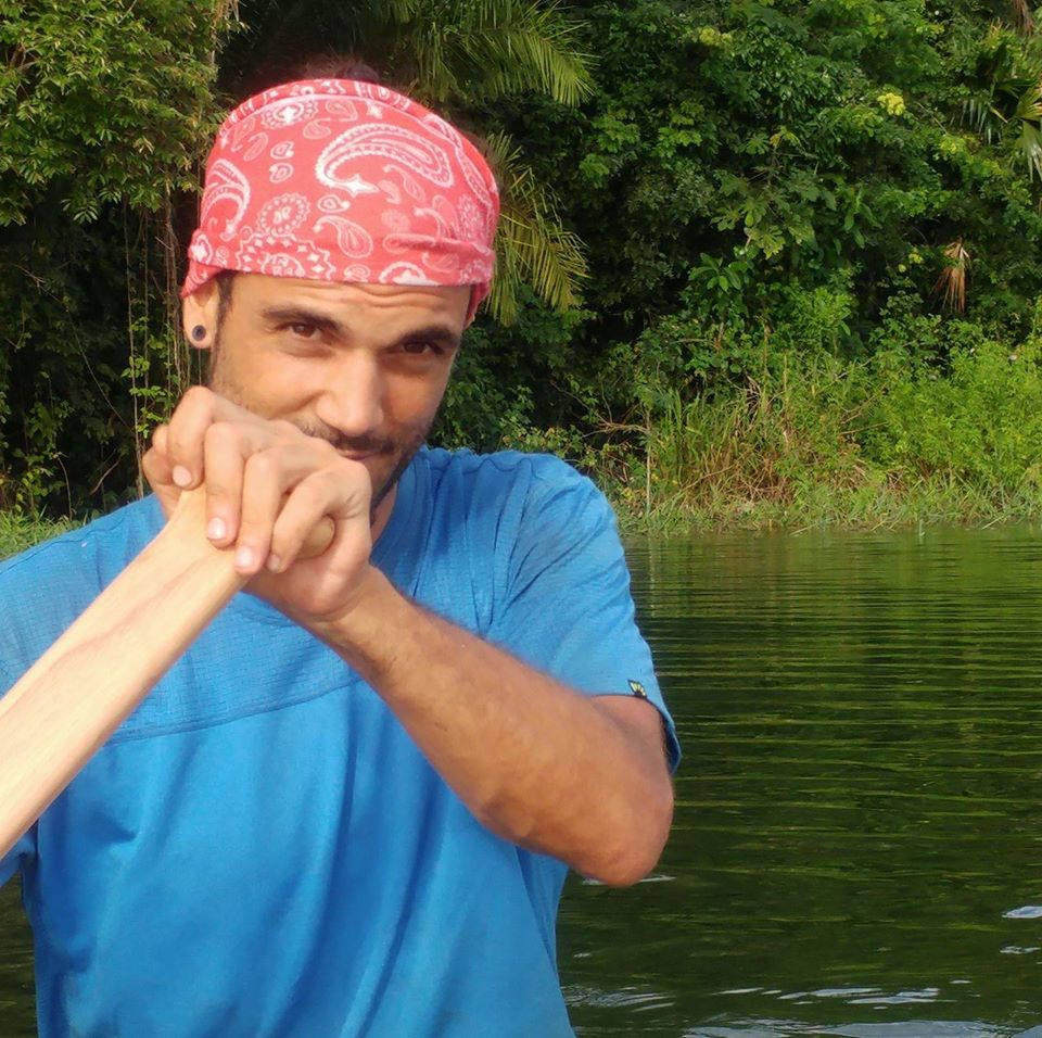 Emiliano di Casnigo, bello e impegnato per un mondo migliore, ucciso dal coronavirus a 36 anni. E noi giornalisti, che tra numeri falsi e zone rosse mancate ci siamo dimenticati di raccontare le meravigliose persone che se ne stanno andando