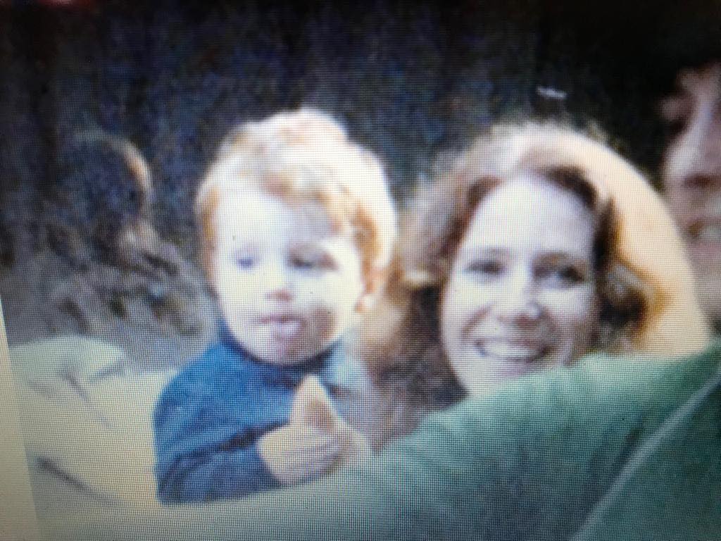 Bella Ciao è la mia mamma, riccia e rossa, da ragazza. Buon 25 aprile a tutti