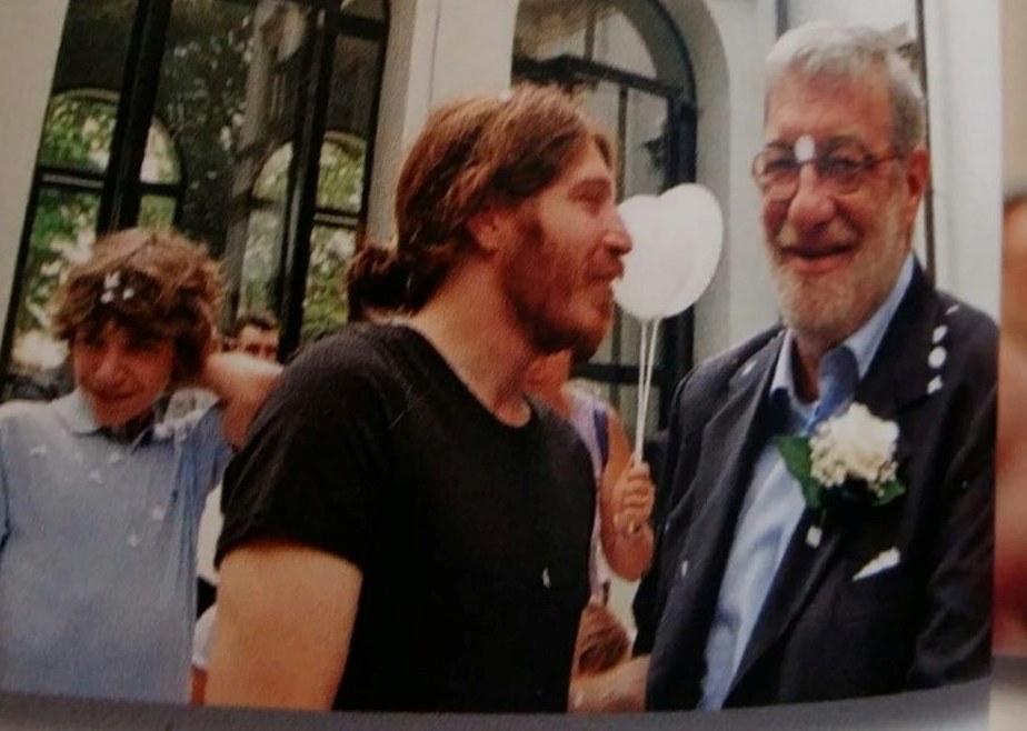 Babbino mio dove sei? Tanti auguri e “non è lontano questo lontano”