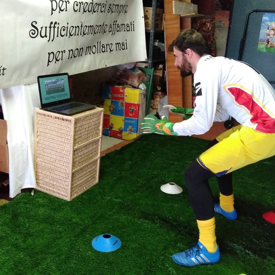 Dario Caglioni, l’allenatore che tiene in forma i nostri portieri. Restando a casa