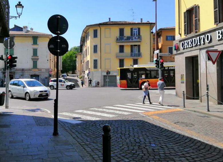 Bergamo, via Santa Caterina. Come è bella la mia strada che ritorna a vivere