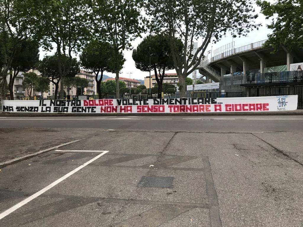 Striscione allo stadio, Curva Nord contro la ripresa: “Dimenticate il nostro dolore”
