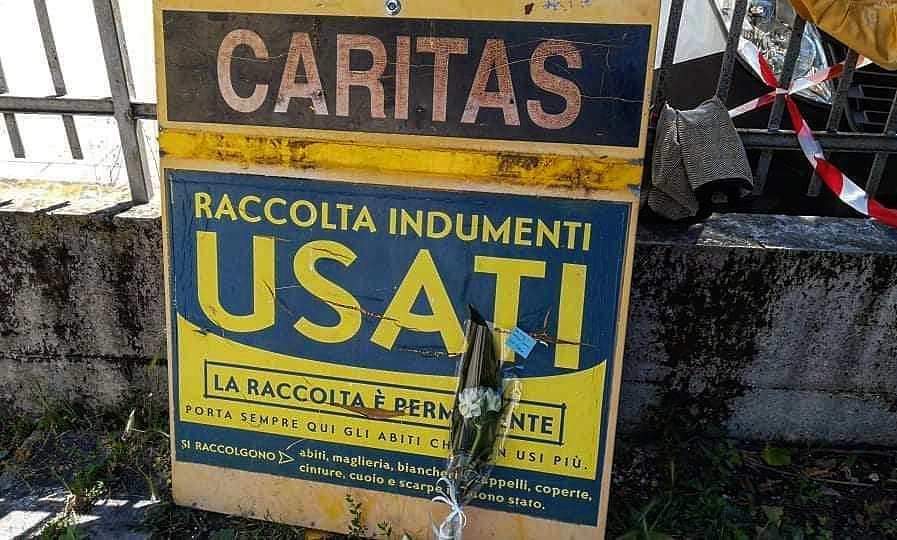 Boltiere, morire a dieci anni per un paio di scarpe, incastrato nel cassonetto della Caritas